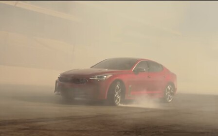 Видео: Kia Stinger зажигает пороховницы Стива Тайлера