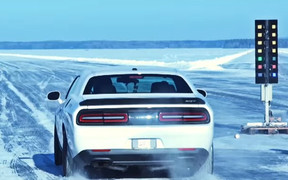 Видео: Купе Dodge Challenger Hellcat установило рекорд скорости на льду