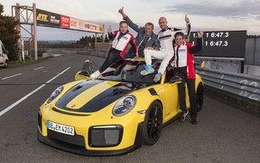 Видео: Купе Porsche 911 GT2 RS обновило рекорд Нюрбургринга