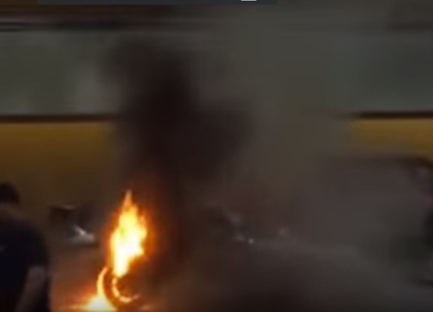 Видео: На автосалоне в Нью-Йорке сгорел эксклюзивный Porsche 911 Turbo