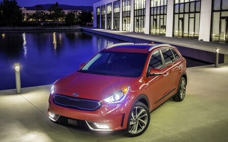 Видео: Новый гибридный кроссовер Kia Niro пошел в серию