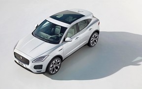 Видео: Новый Jaguar E-Pace крутонул «бочку» на презентации