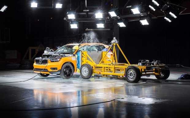 Видео: новый Volvo XC40 уже прошел краш-тест