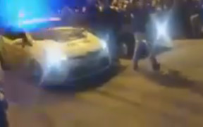 Видео: Полиция Одессы приняла участие в незаконных уличных гонках