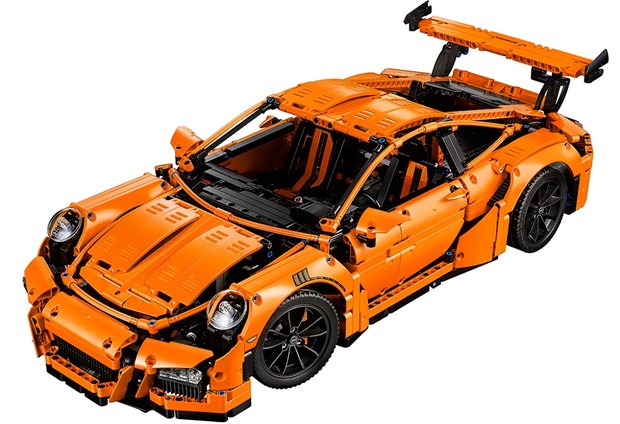 Видео: Спорткар Porsche 911 из 2704 деталей LEGO