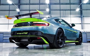 Видео: Суперкар Aston Martin V8 Vantage GT8 оказался...медленным?