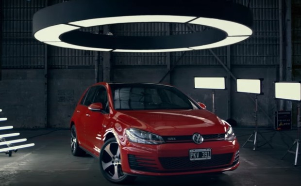 Видео: Топ-5 автомобильных реклам месяца