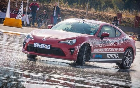 Видео: Toyota GT86 установил рекорд Гиннесса по дрифту