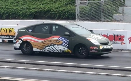 Видео: Toyota Prius получил 811 «лошадей» и не боится их использовать