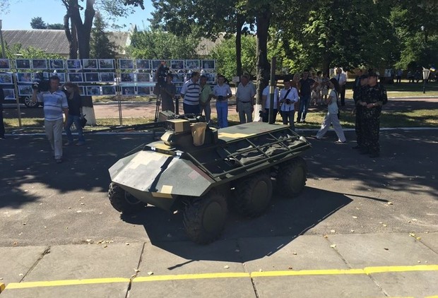 Видео: Украинские инженеры создали броневик-беспилотник