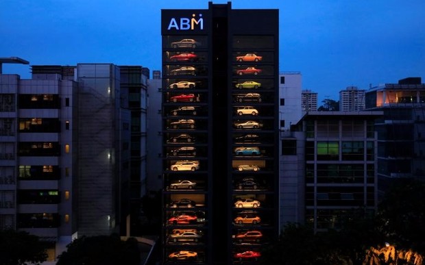 Видео: В Сингапуре открыли 15-этажный автомат по продаже б/у машин
