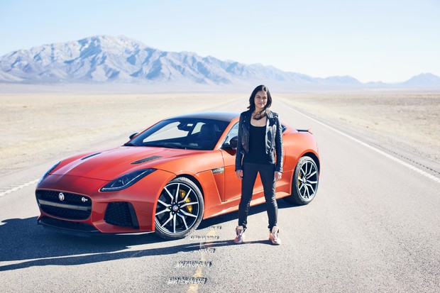 Видео: Звезда «Форсажа» разогналась на Jaguar F-Type SVR до 322 км/час