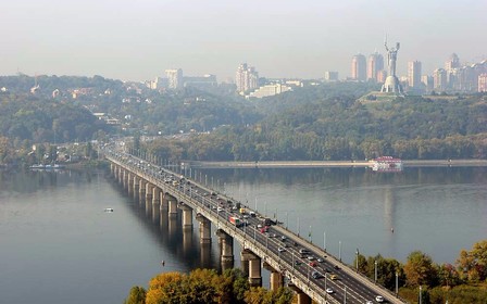 ВНИМАНИЕ: На столичном мосту Патона ограничивают движение