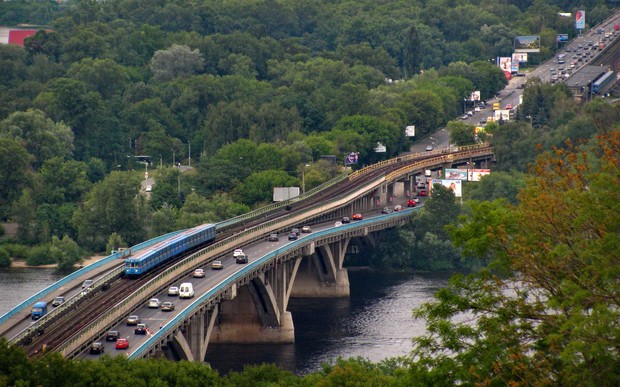 ВНИМАНИЕ: Ремонт на мосту Метро в Киеве продлится до 30 апреля