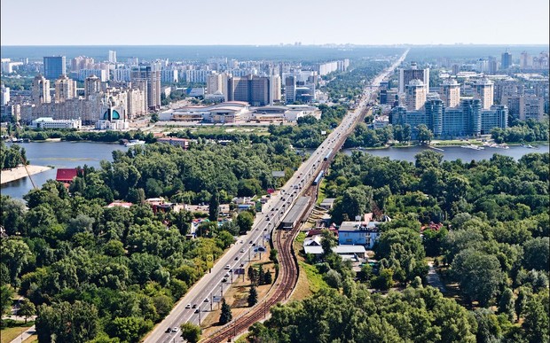 ВНИМАНИЕ: В Киеве перекрыли движение на Броварском проспекте