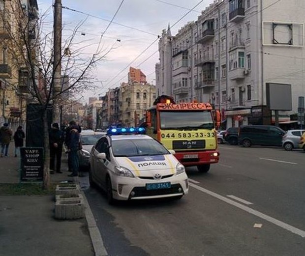 Война за парковку: Полиция «эвакуировала» более 100 машин в Киеве