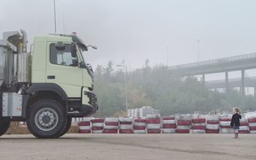 Volvo «дала порулить» огромным самосвалом 4-летней девочке