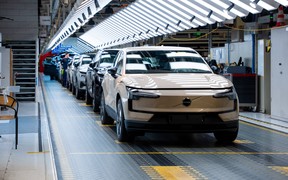 Volvo розпочинає виробництво електричного EX30 у Європі