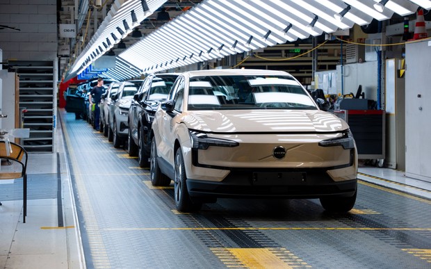 Volvo розпочинає виробництво електричного EX30 у Європі