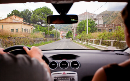 Виїзд за кордон на чужому авто. Чи законно це?