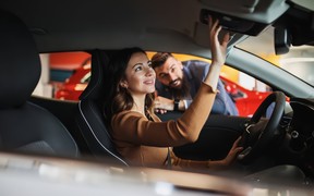 Які автомобілі насправді подобаються жінкам?
