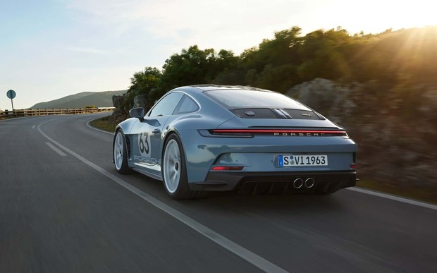 Ювілейний  Porsche 911 S/T отримає 6-ступеневу «механіку». Коли до нас?