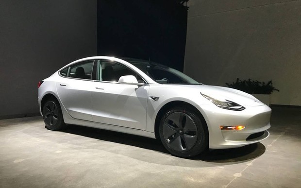 За подержанную Tesla Model 3 просят в четыре раза больше, чем за новую