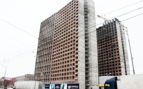 Заканчиваются монолитные работы в третьей секции ЖК Twin House