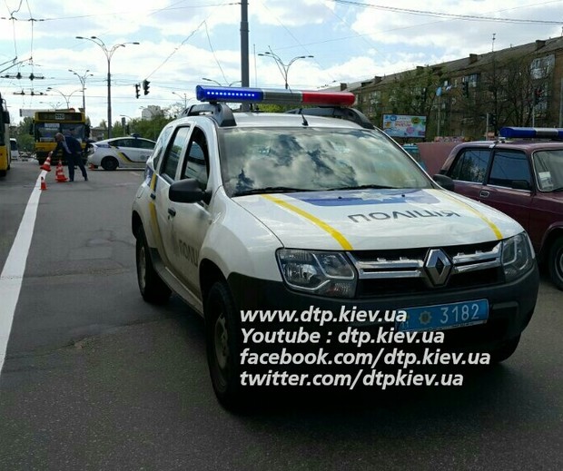 Женщина, которую сбила полицейская машина в Киеве, скончалась в больнице