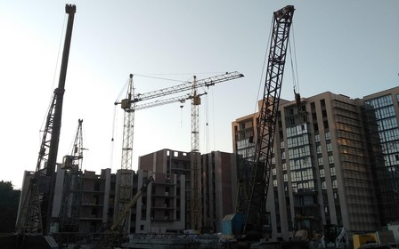 ЖК «River Park» складає 16 секцій багатоповерхових цегляних будинків.