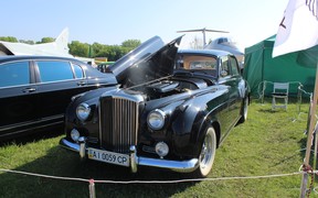 Bentley S2