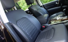 Ifiniti QX80 Seats