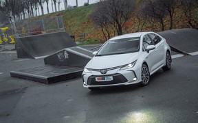 Corolla Hybrid_ext