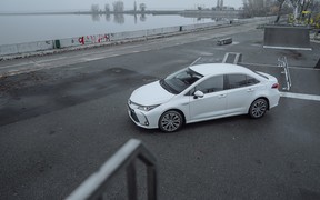 Corolla Hybrid_ext