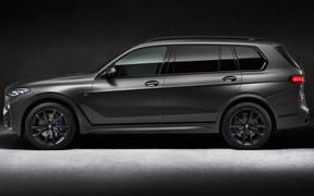 BMW X7 Dark