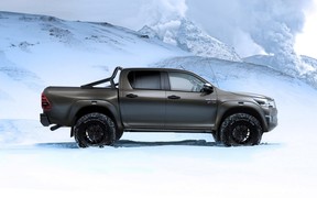Toyota Hilux ат Toyota Hilux ат