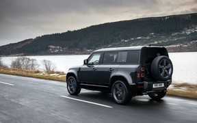 Land Rover Defender V8