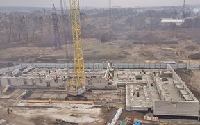 В комплексе «Family» строители занимаются кла В комплексе «Family» строители занимаются кла