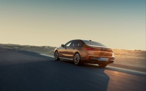 BMWi7M70