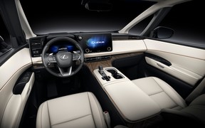 Lexus LM int