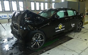 BMW G60 crash