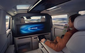 Lexus LM 4Int Lexus LM 4Int