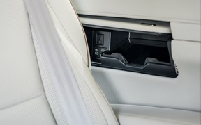 Lexus LM 4Int Lexus LM 4Int