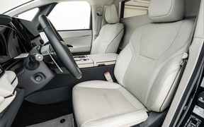 Lexus LM 4Int Lexus LM 4Int