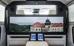 Lexus LM 4Int Lexus LM 4Int