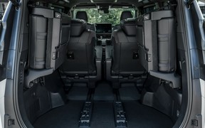 Lexus LM 7Int Lexus LM 7Int