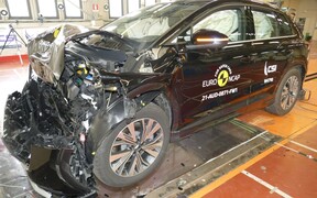 Audi Q4 e-tron crash Audi Q4 e-tron crash