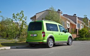 VW Cross Caddy Exterior