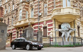 Lexus ES300h exterior