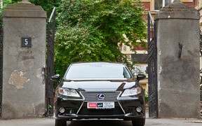 Lexus ES300h exterior